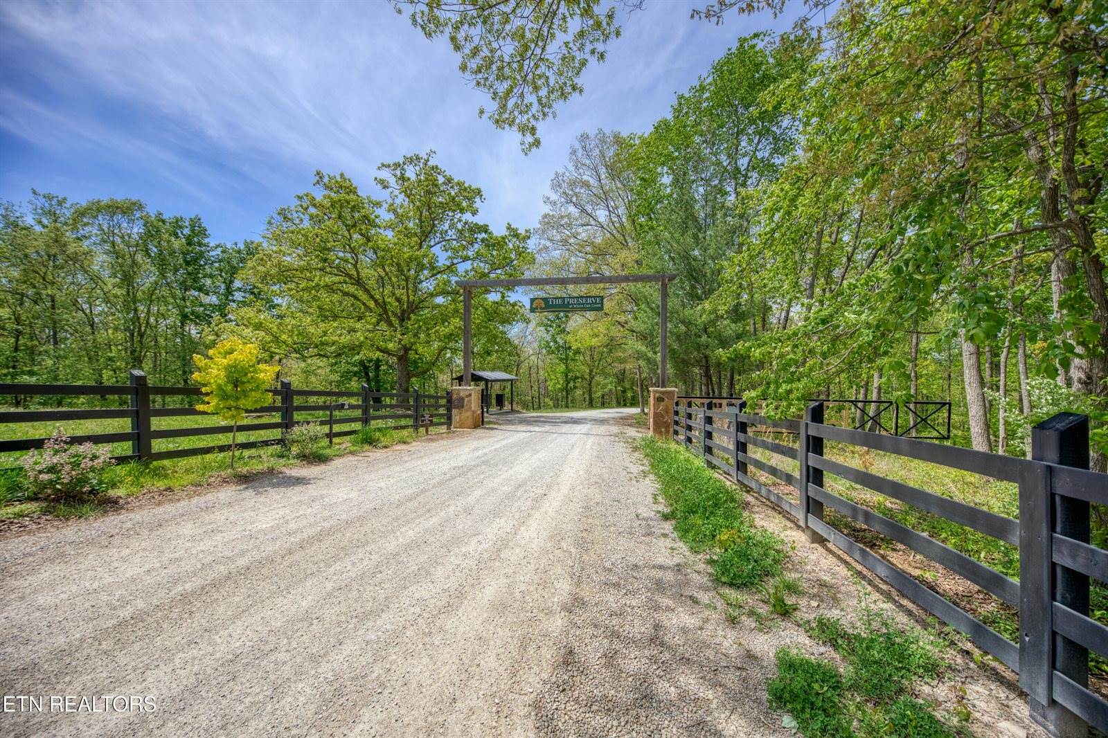 372 Stonecipher Court, Sunbright, TN 37872