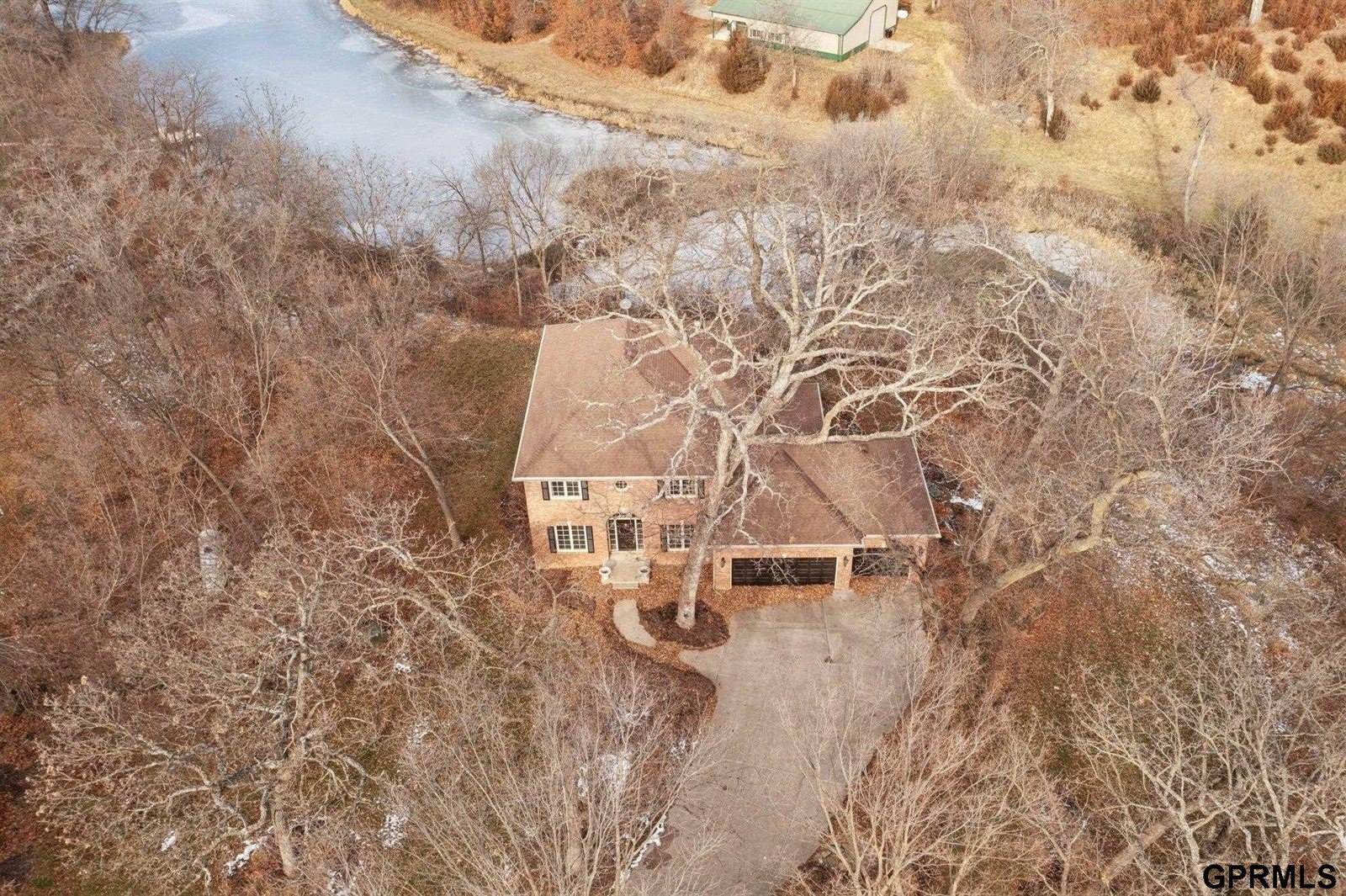 19719 Raven Drive, Louisville, NE 68037
