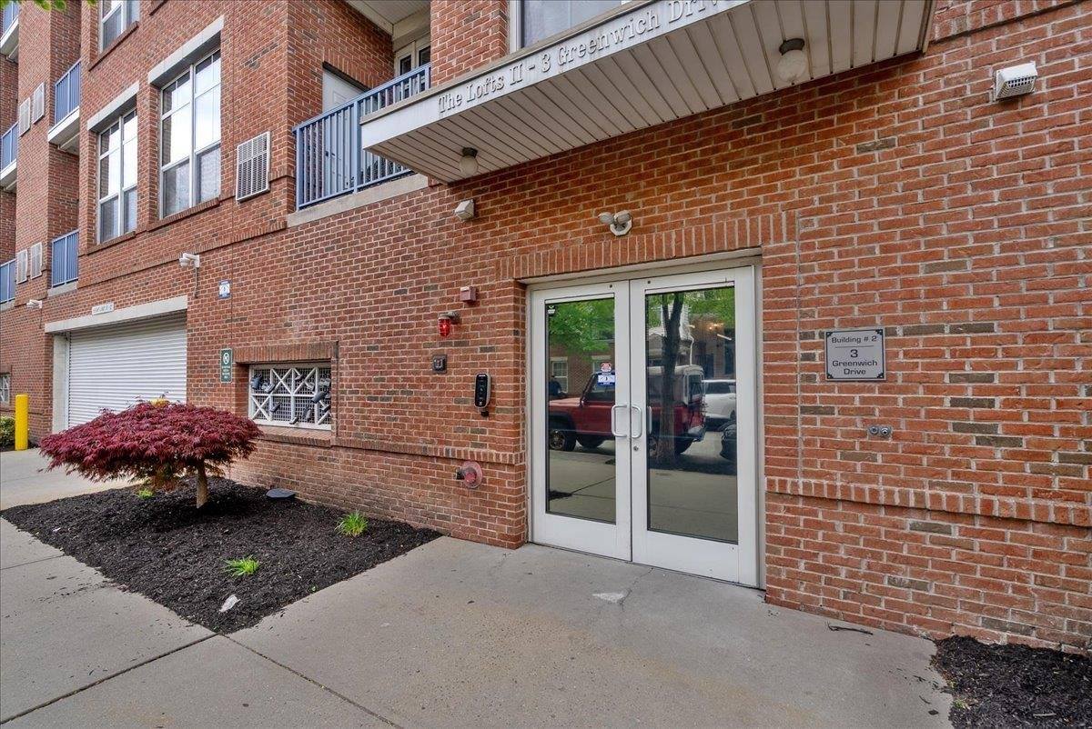 3 Greenwich Dr, JC, West Bergen, NJ 07305