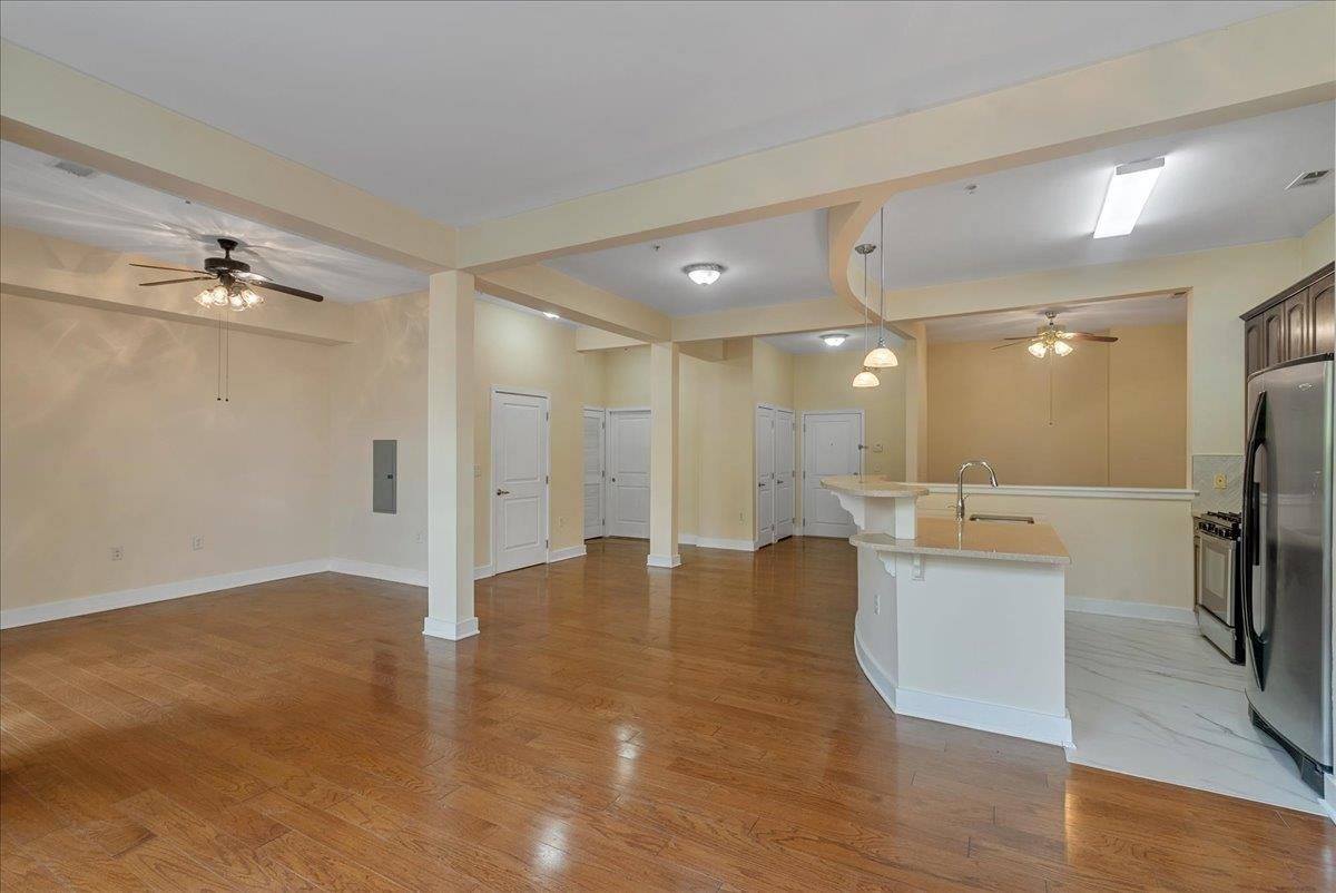3 Greenwich Dr, JC, West Bergen, NJ 07305