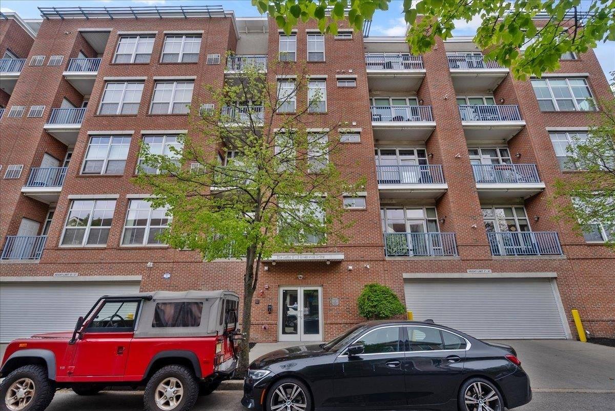3 Greenwich Dr, JC, West Bergen, NJ 07305