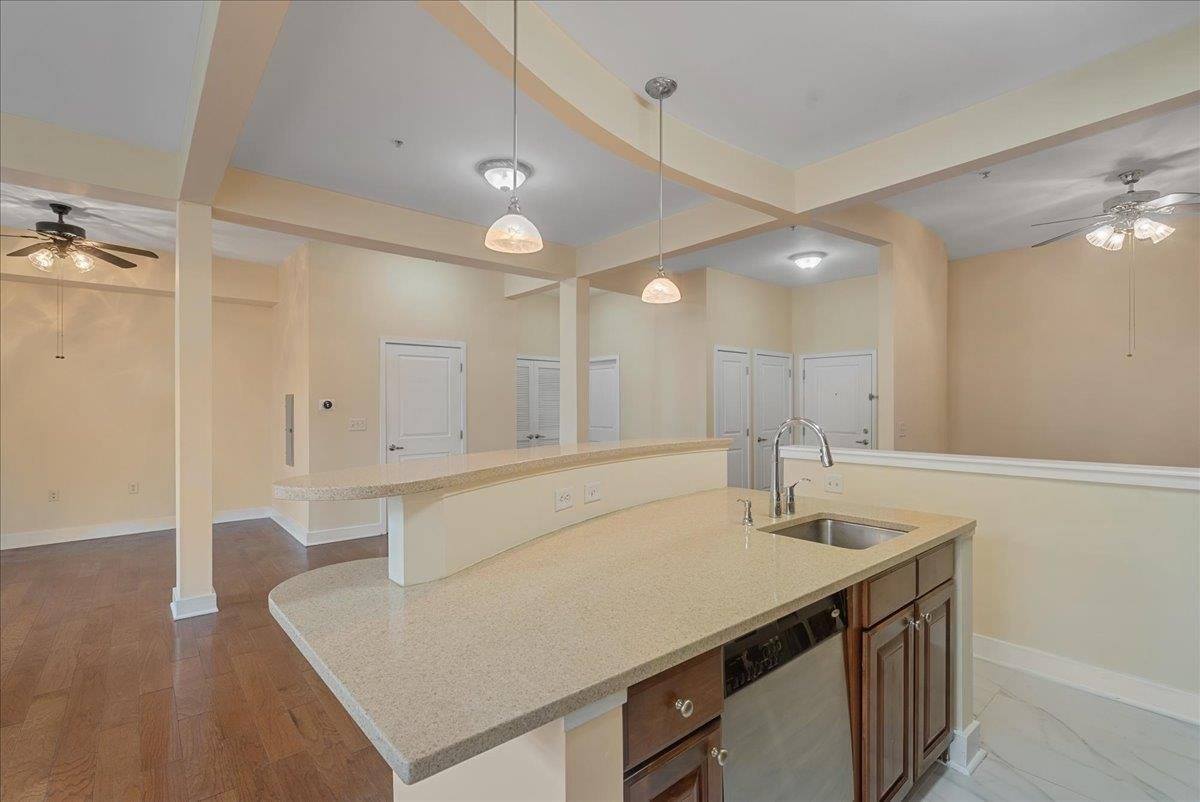 3 Greenwich Dr, JC, West Bergen, NJ 07305