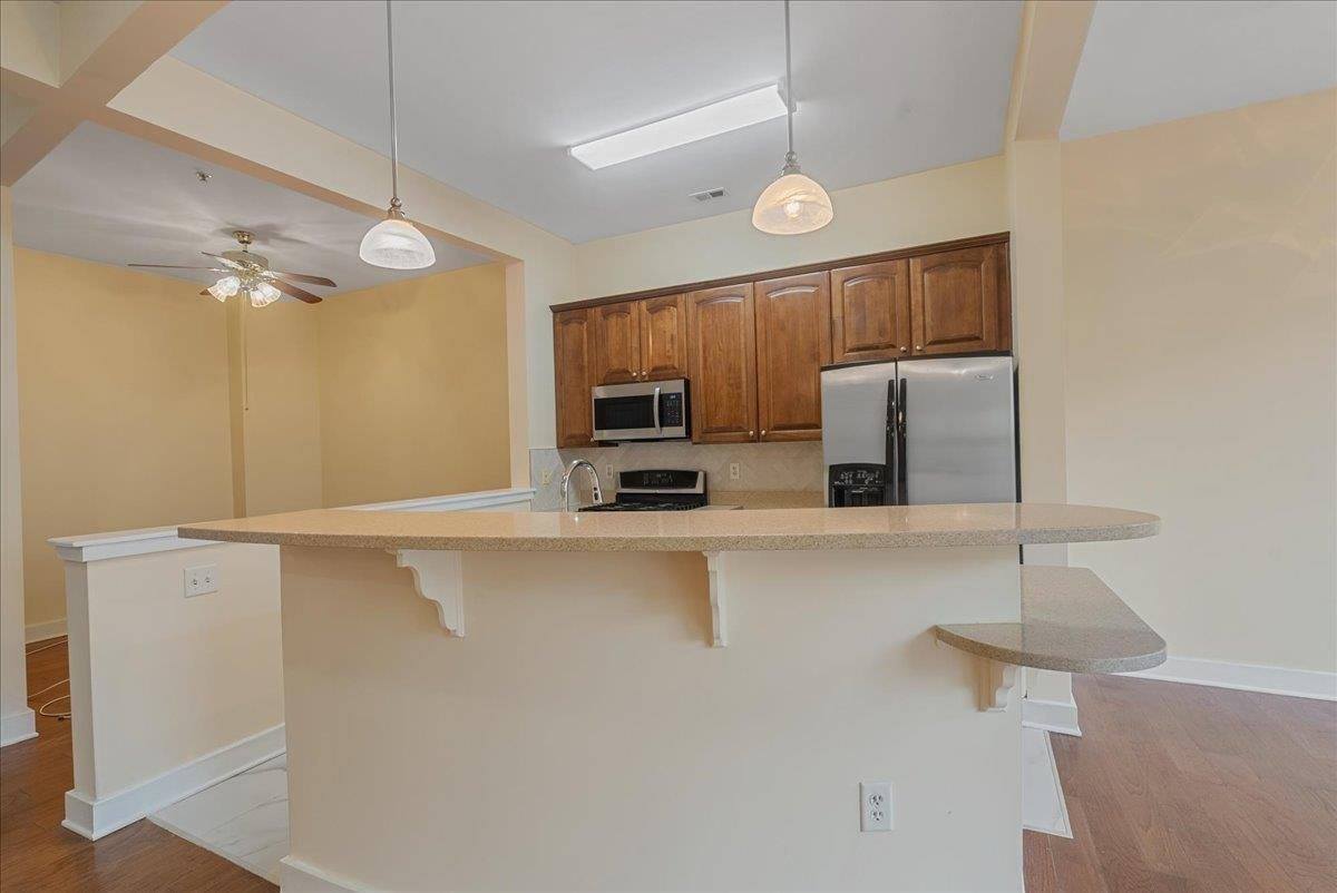 3 Greenwich Dr, JC, West Bergen, NJ 07305