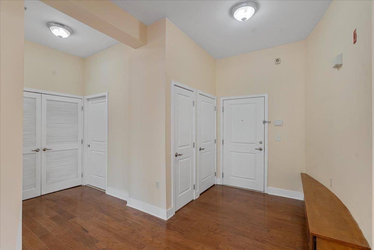 3 Greenwich Dr, JC, West Bergen, NJ 07305