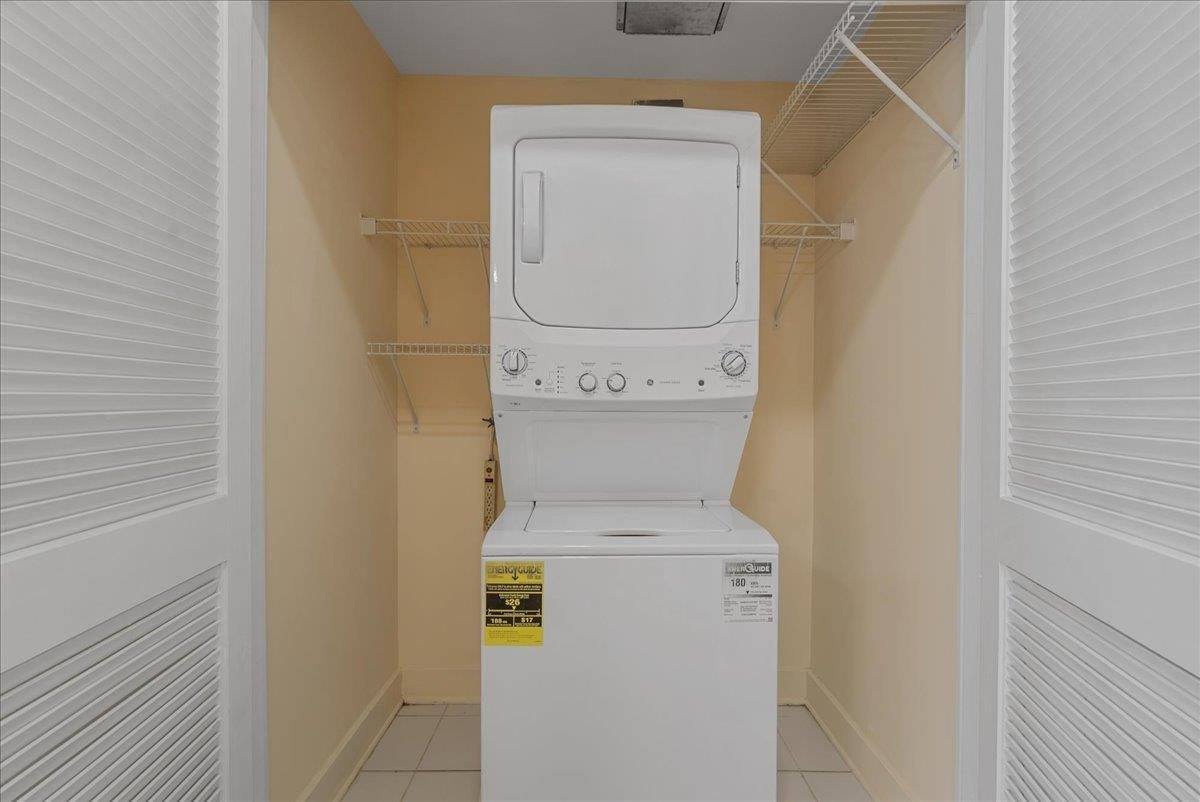 3 Greenwich Dr, JC, West Bergen, NJ 07305