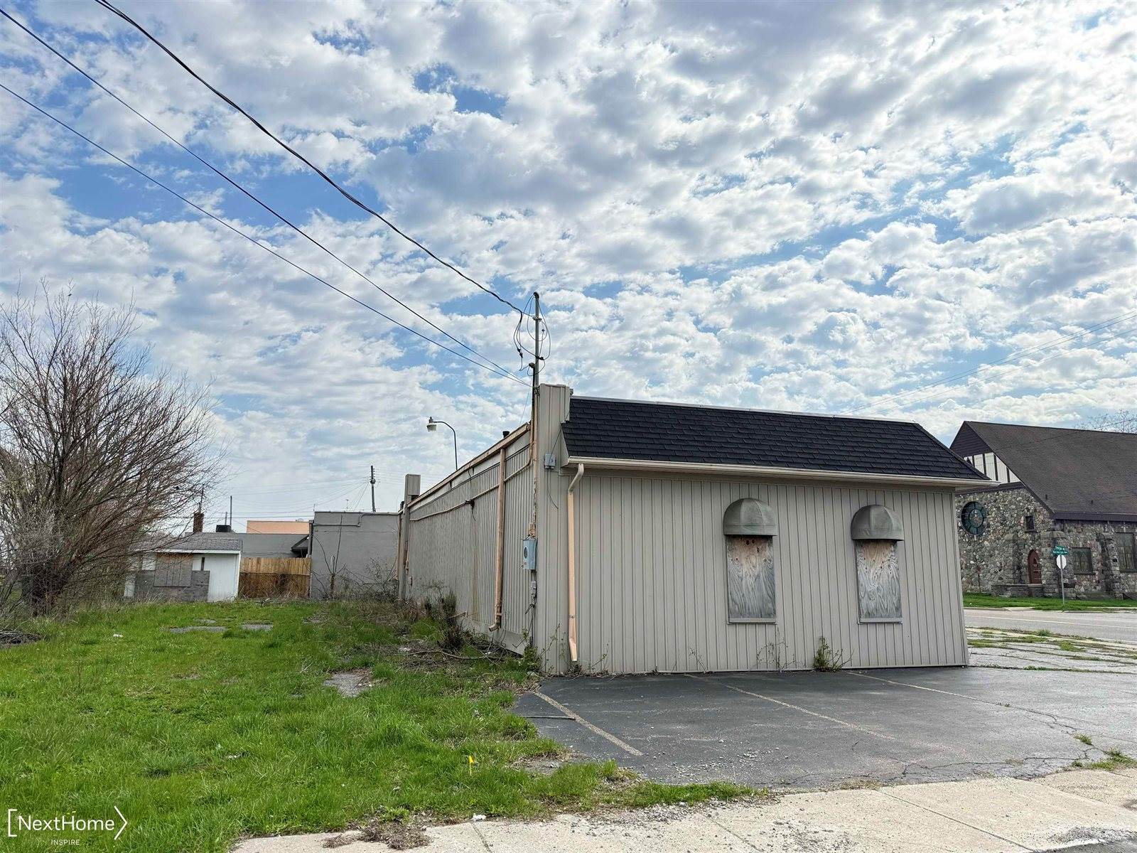 3401 Fenton Road, Flint, MI 48507