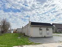 3401 Fenton Road, Flint, MI 48507