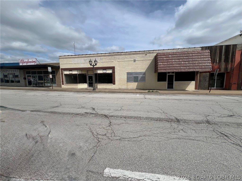 208/210 S Maple Street, Eldon, MO 65026
