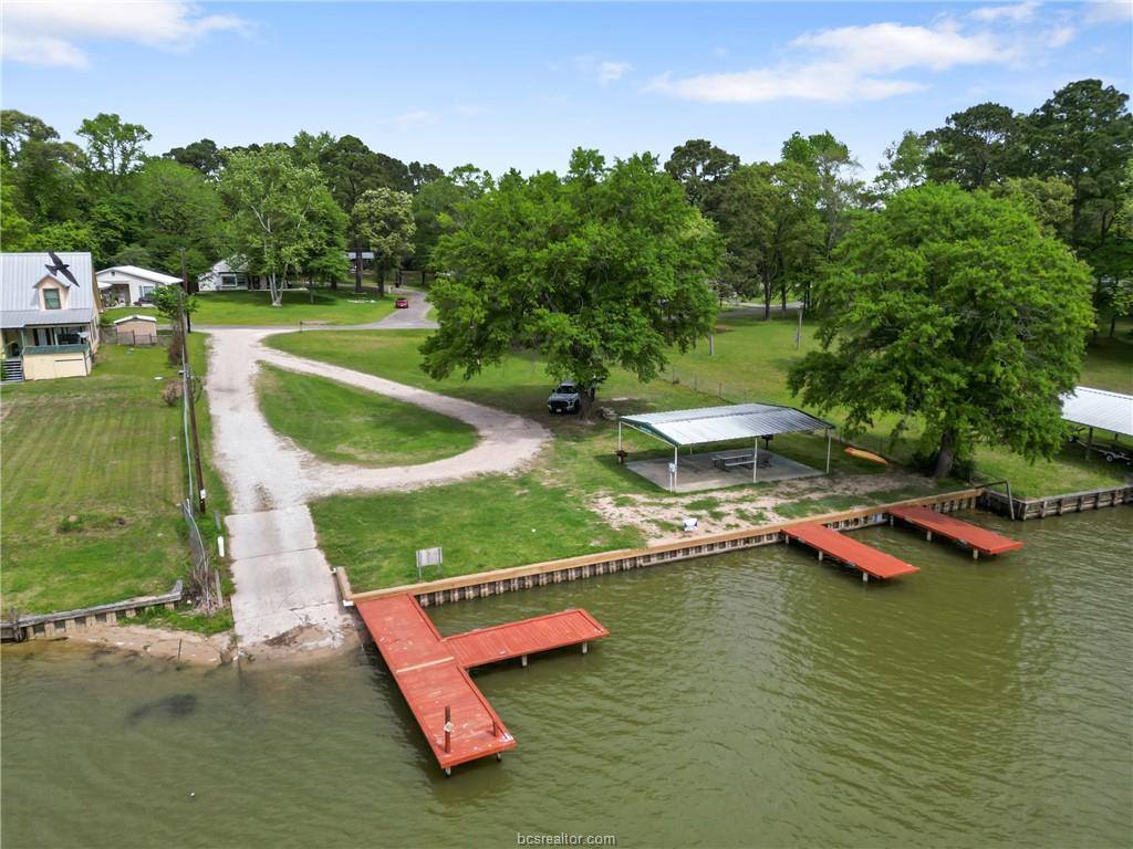26 Holly Lane, Huntsville, TX 77340