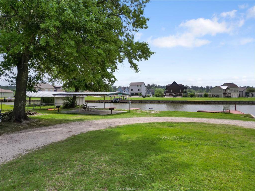 26 Holly Lane, Huntsville, TX 77340