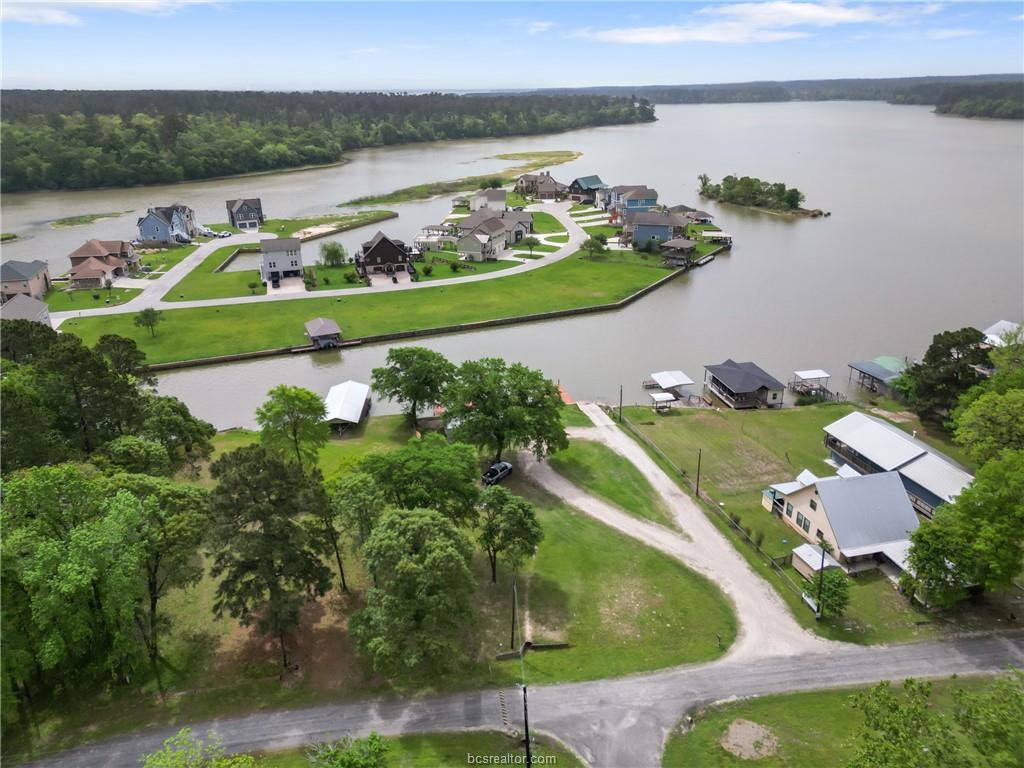 26 Holly Lane, Huntsville, TX 77340