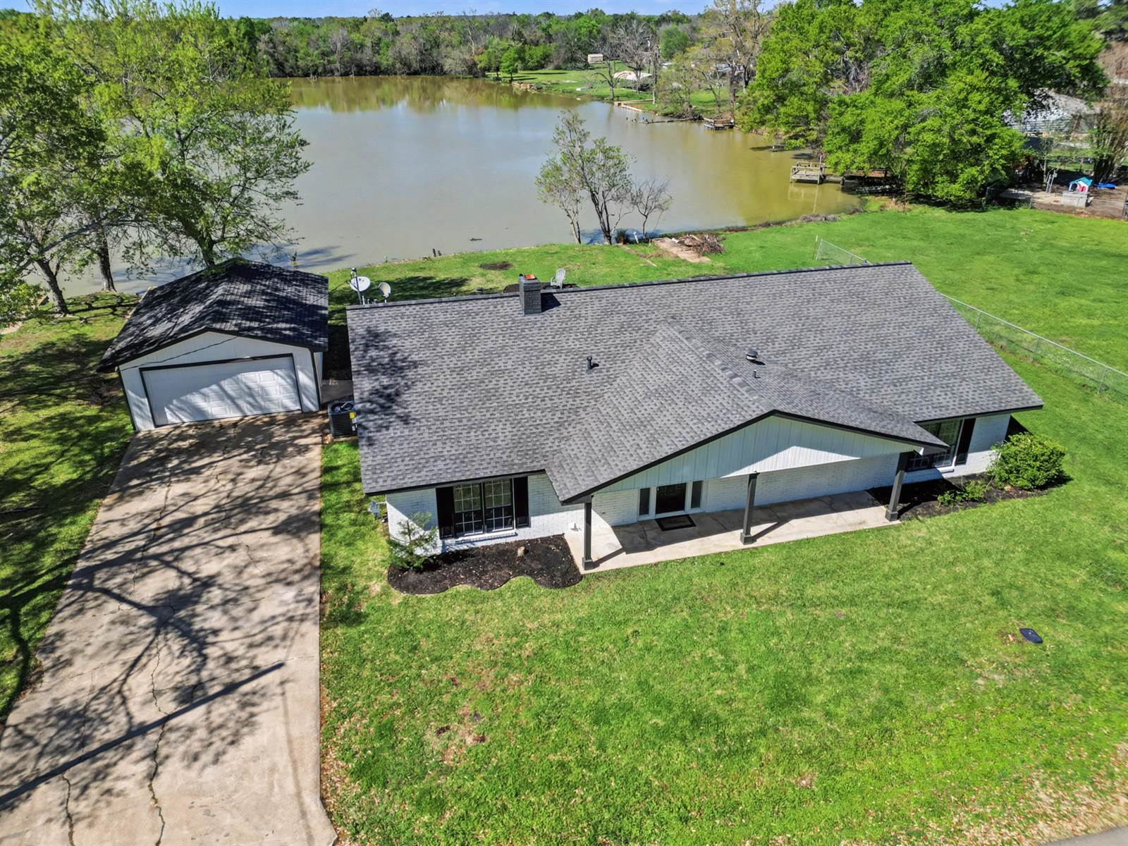 203 E Marietta, Madisonville, TX 77864-3021