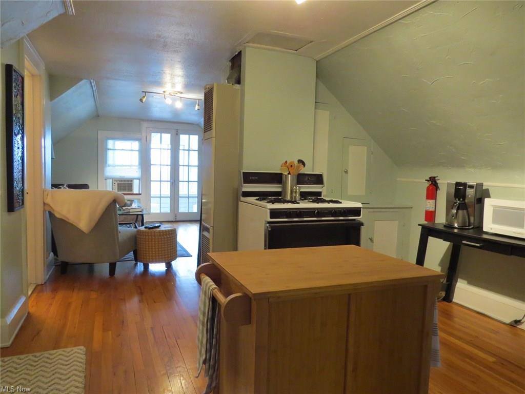 13834 Clifton Blvd, Lakewood, OH 44107