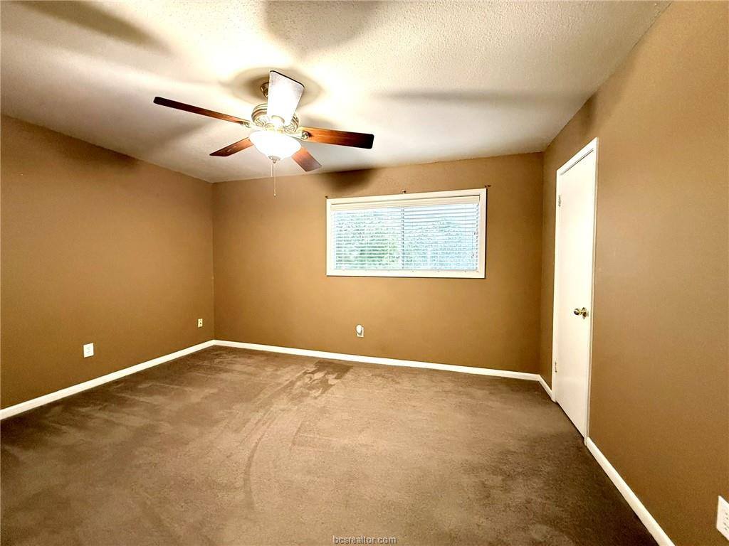 1500 Olympia WY, College Station, TX 77840