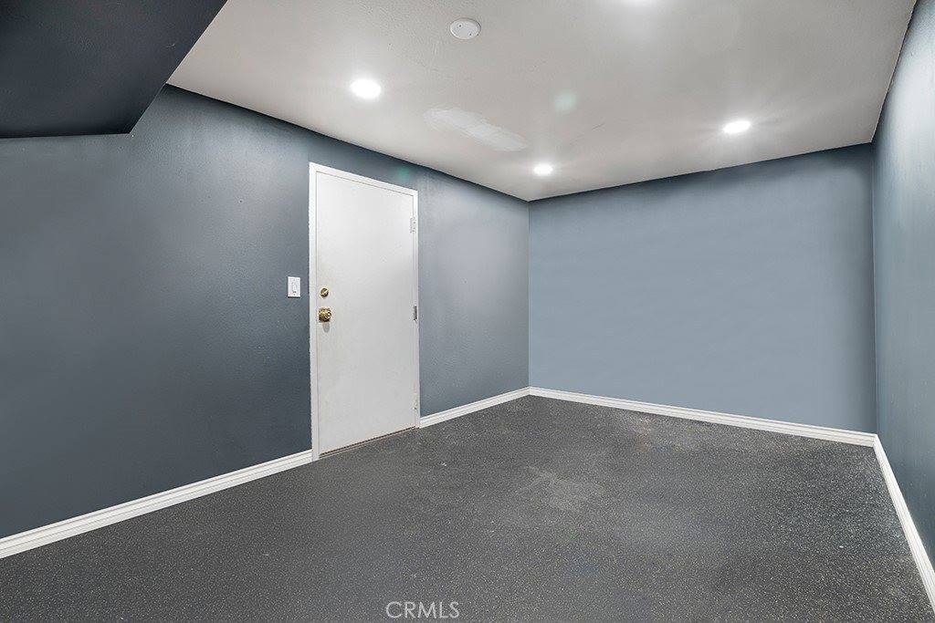 19540 Sherman Way, Reseda, CA 91335