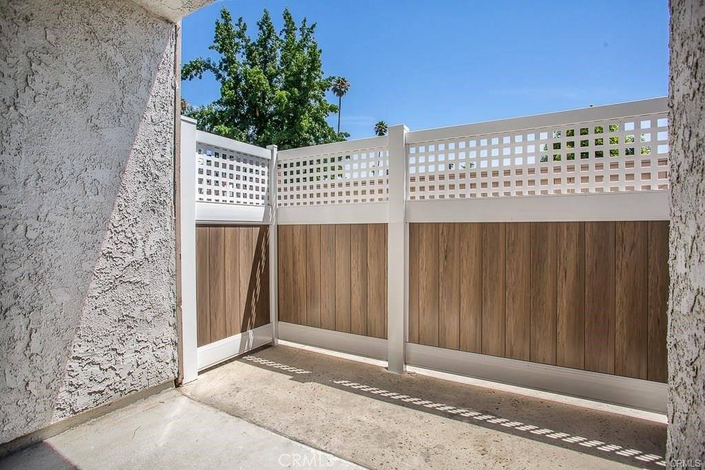 19540 Sherman Way, Reseda, CA 91335