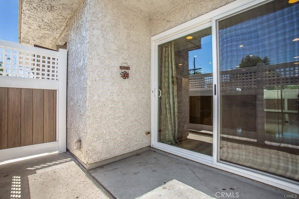 19540 Sherman Way, Reseda, CA 91335
