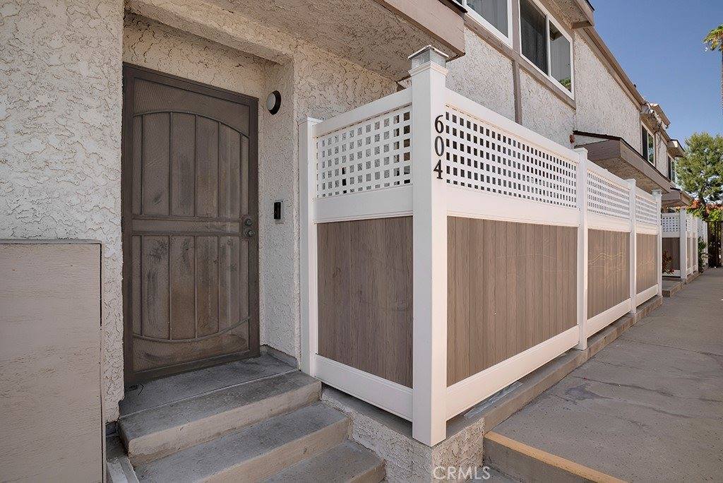 19540 Sherman Way, Reseda, CA 91335