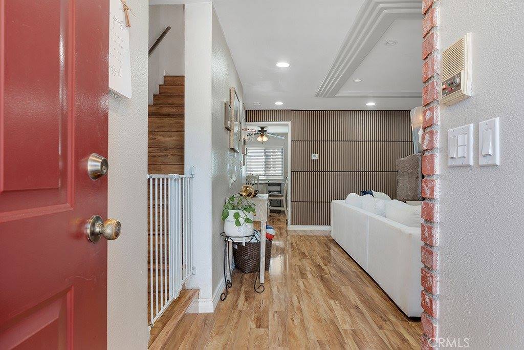 19540 Sherman Way, Reseda, CA 91335