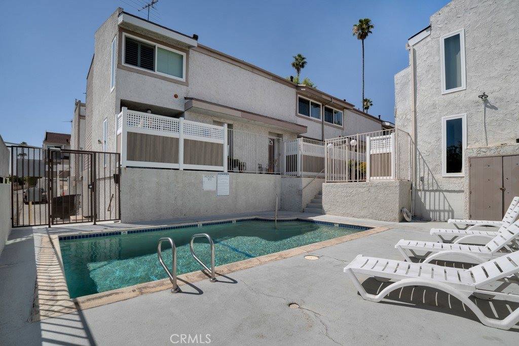 19540 Sherman Way, Reseda, CA 91335