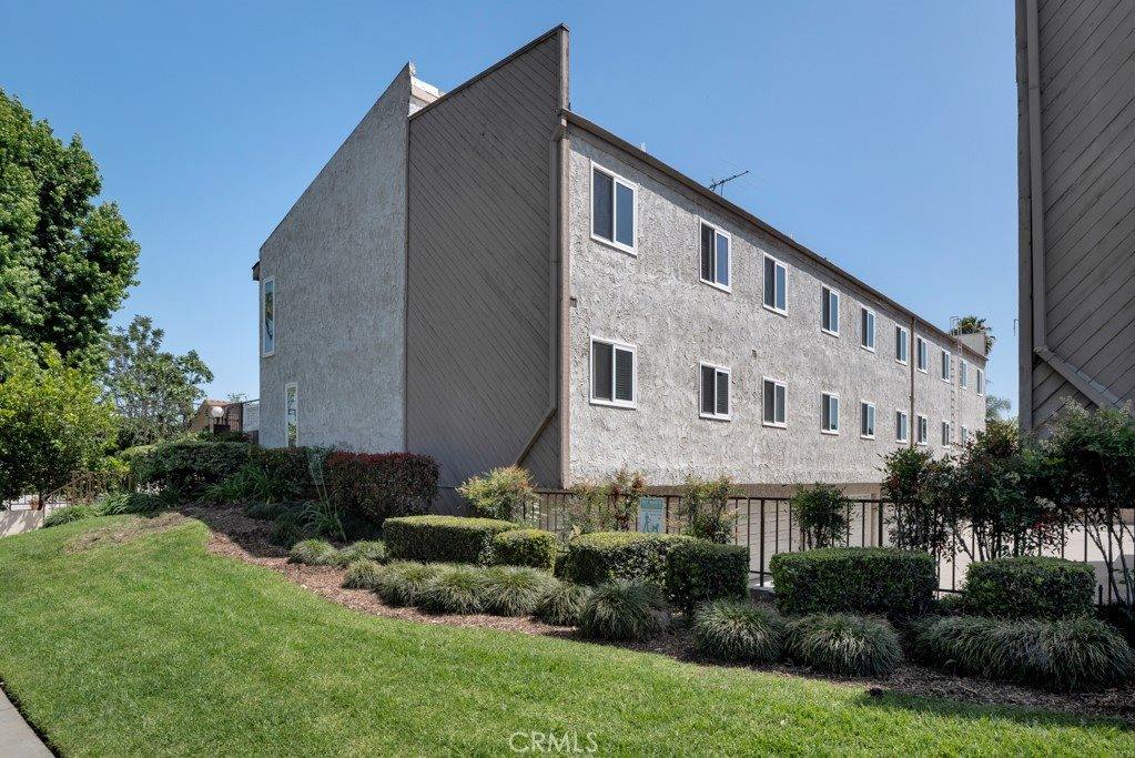 19540 Sherman Way, Reseda, CA 91335