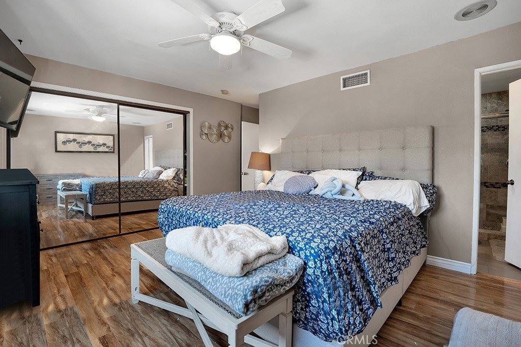 19540 Sherman Way, Reseda, CA 91335