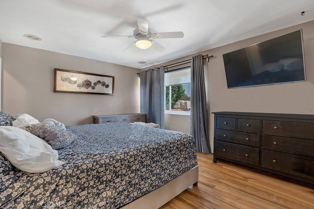19540 Sherman Way, Reseda, CA 91335