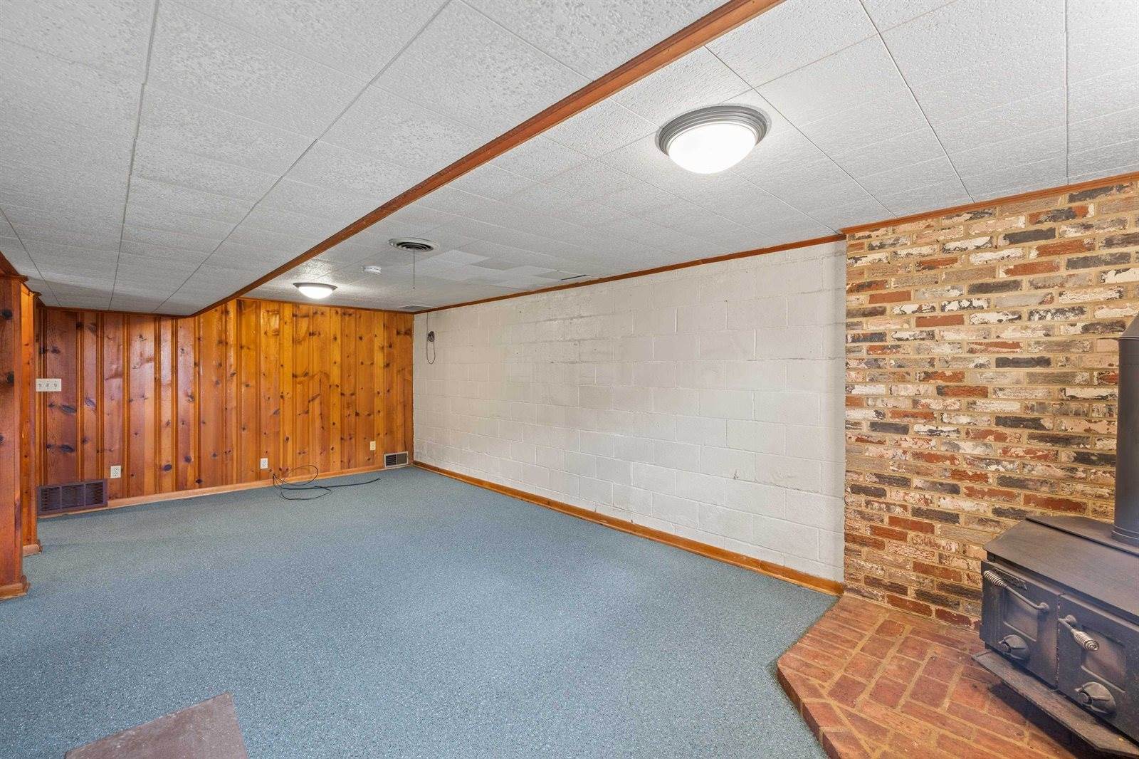 1070 Harman Rd, Harrisonburg, VA 22802