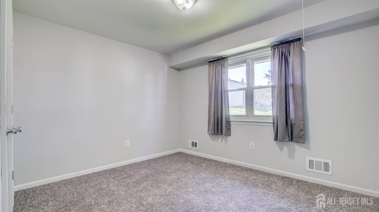 5 Missouri Court, Old Bridge, NJ 07747