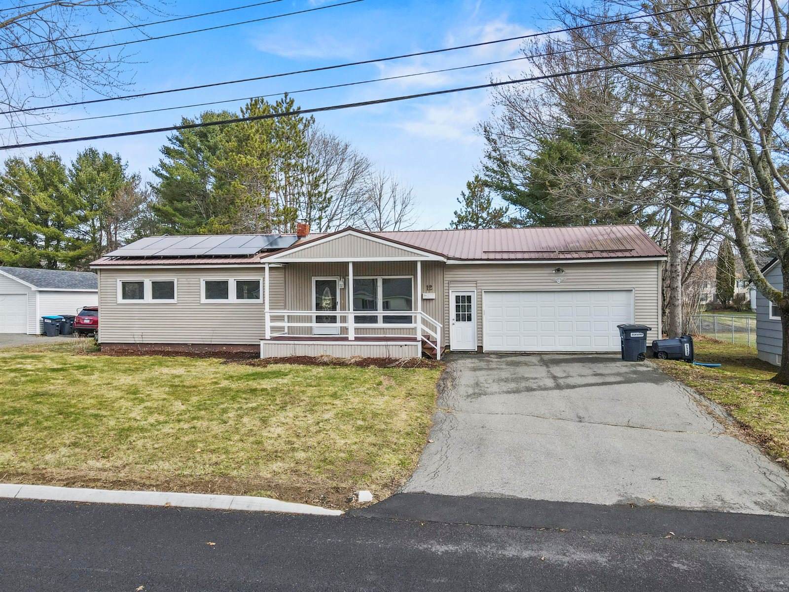 12 Sunset Drive, Orono, ME 04473
