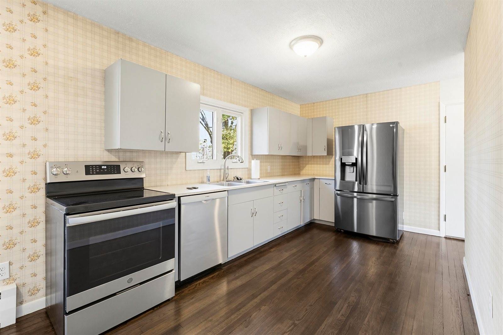 12 Sunset Drive, Orono, ME 04473