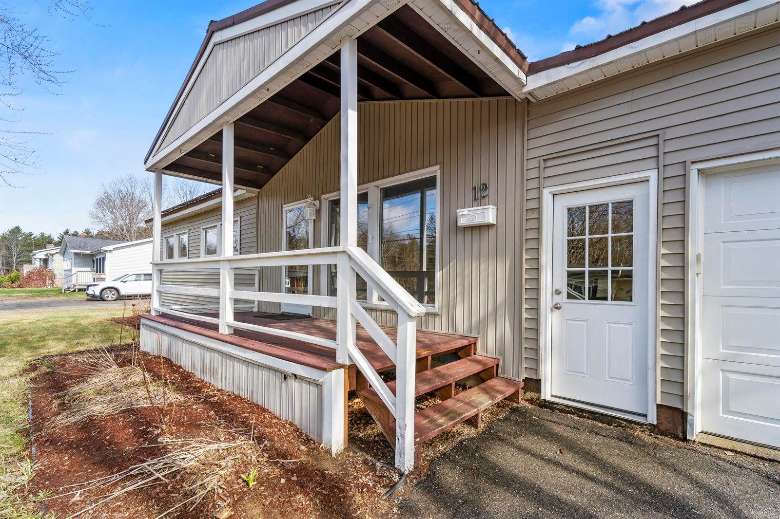 12 Sunset Drive, Orono, ME 04473