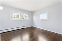 12 Sunset Drive, Orono, ME 04473