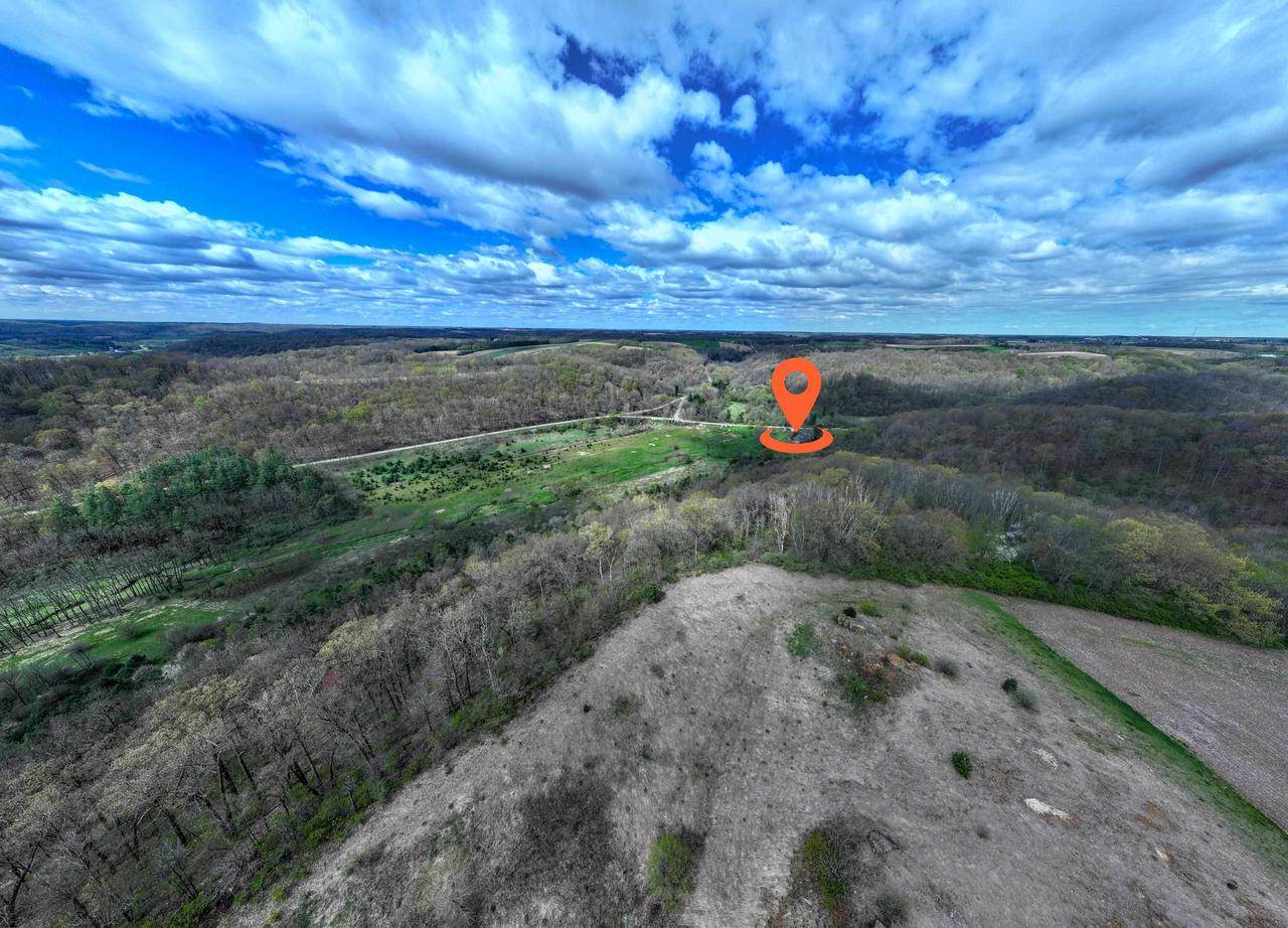 16047 Fry Drive, Cazenovia, WI 53924
