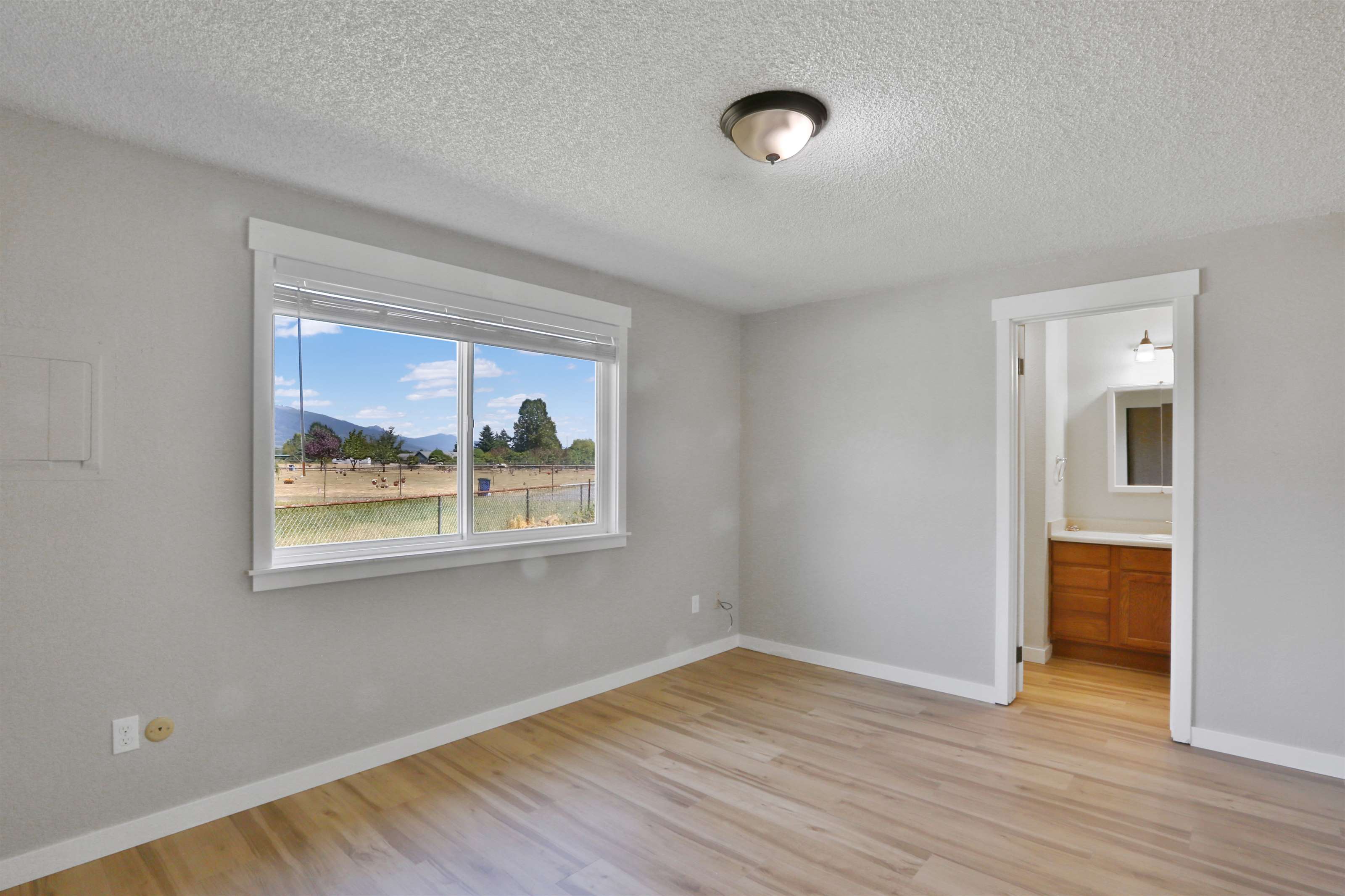 24423 Richards Rd, Sedro Woolley, WA 98284