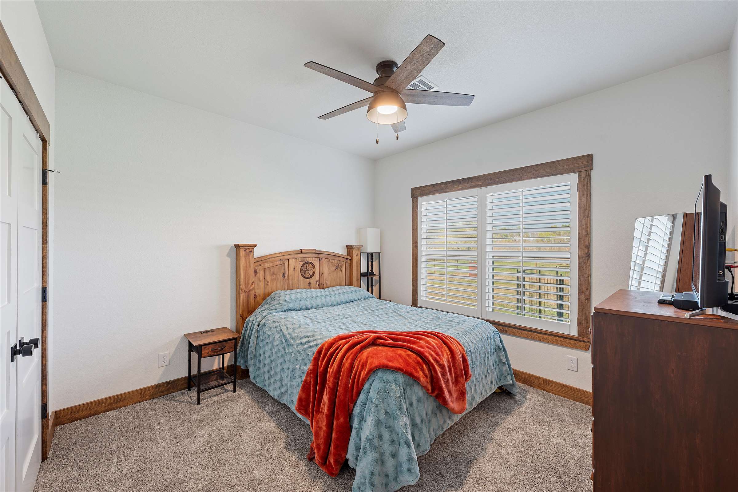 399 Satin Rd, Chilton, TX 76632