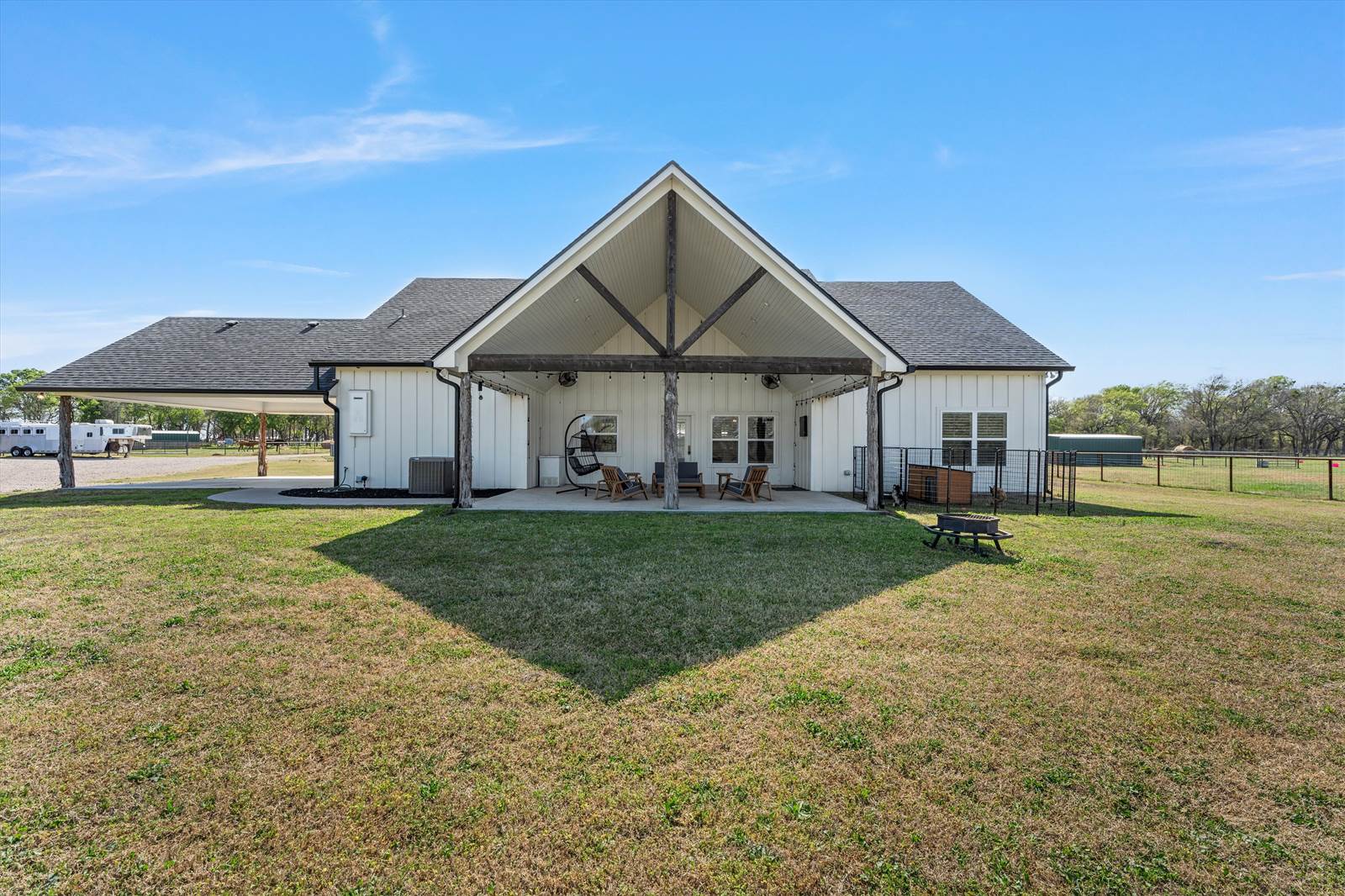 399 Satin Rd, Chilton, TX 76632