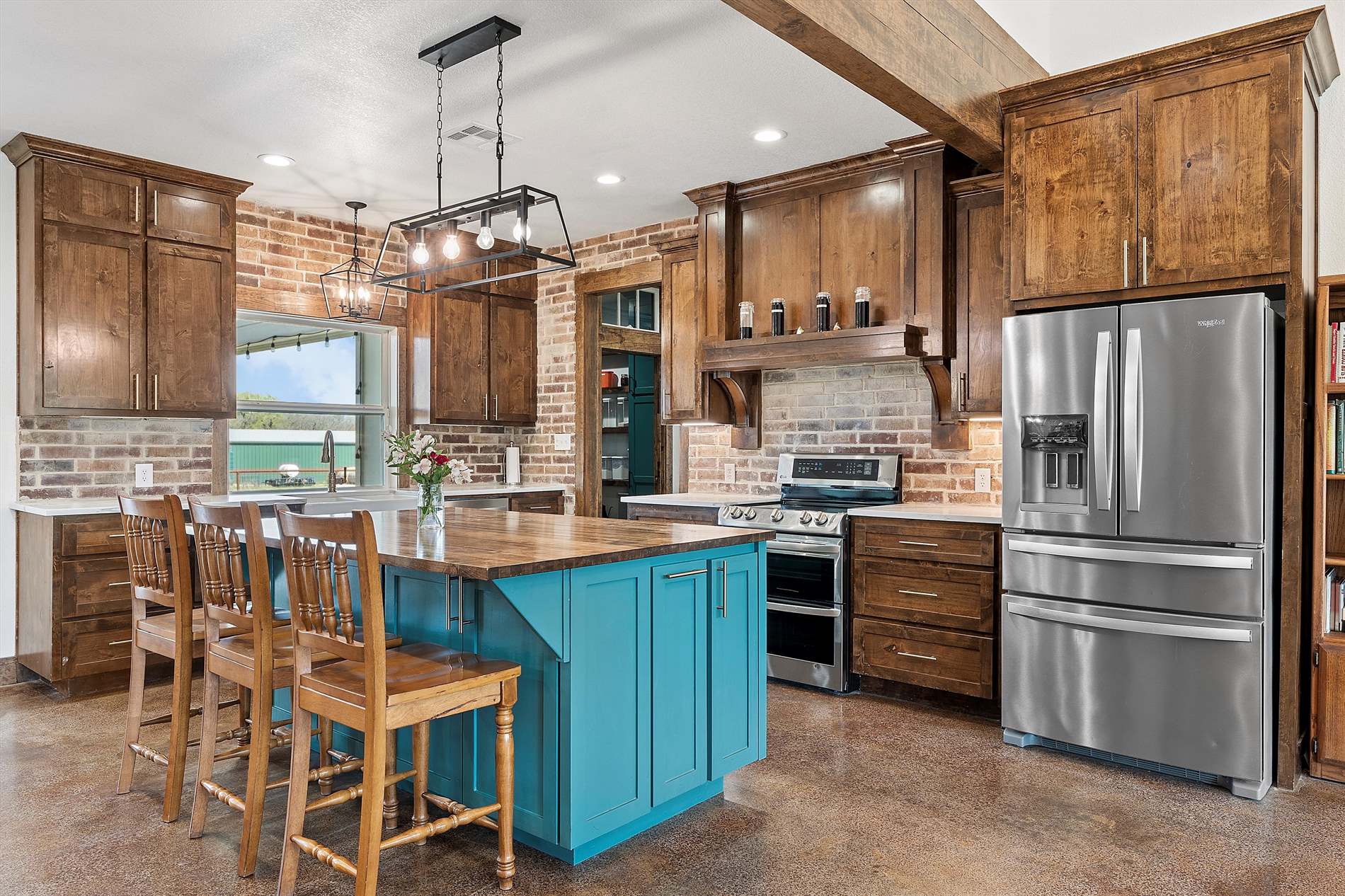 399 Satin Rd, Chilton, TX 76632