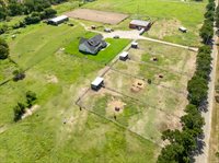 399 Satin Rd, Chilton, TX 76632