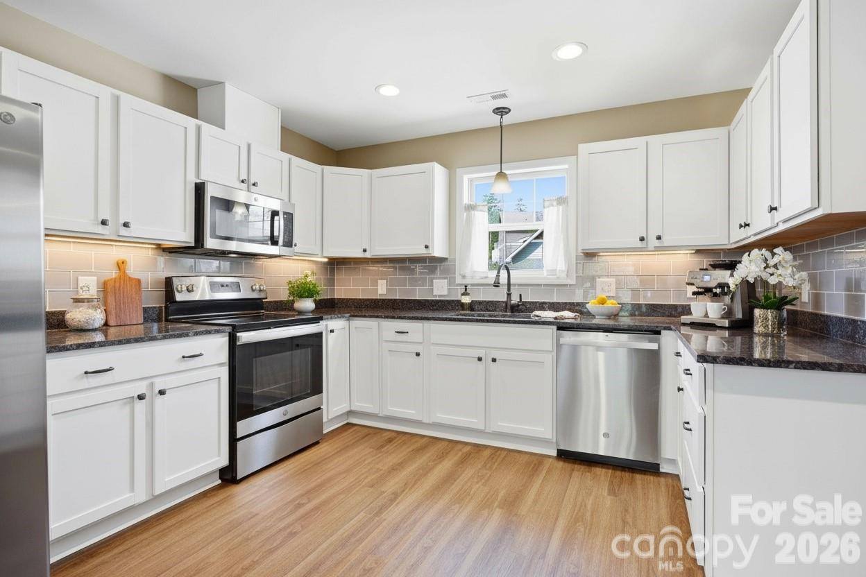 5 Lillie Farm Lane, Weaverville, NC 28787
