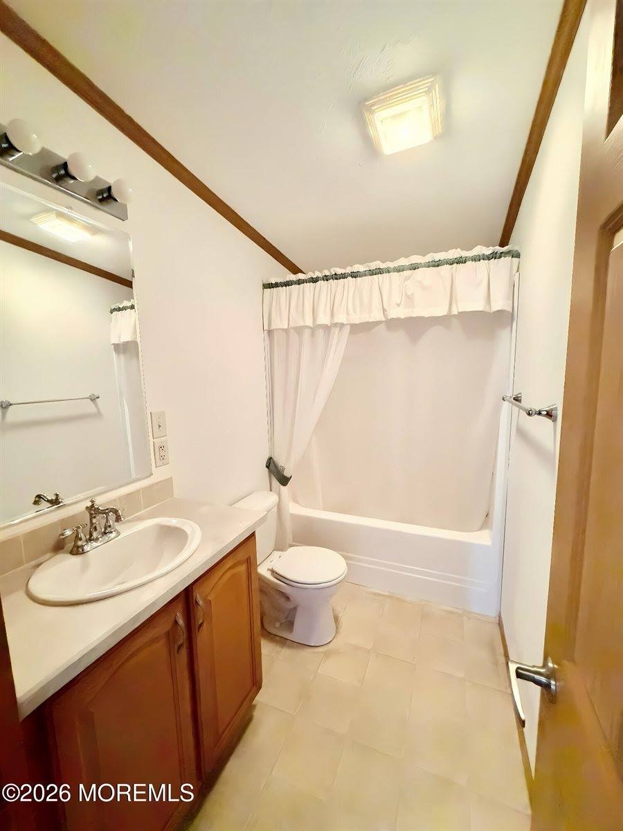 16 Easy Street, Freehold, NJ 07728