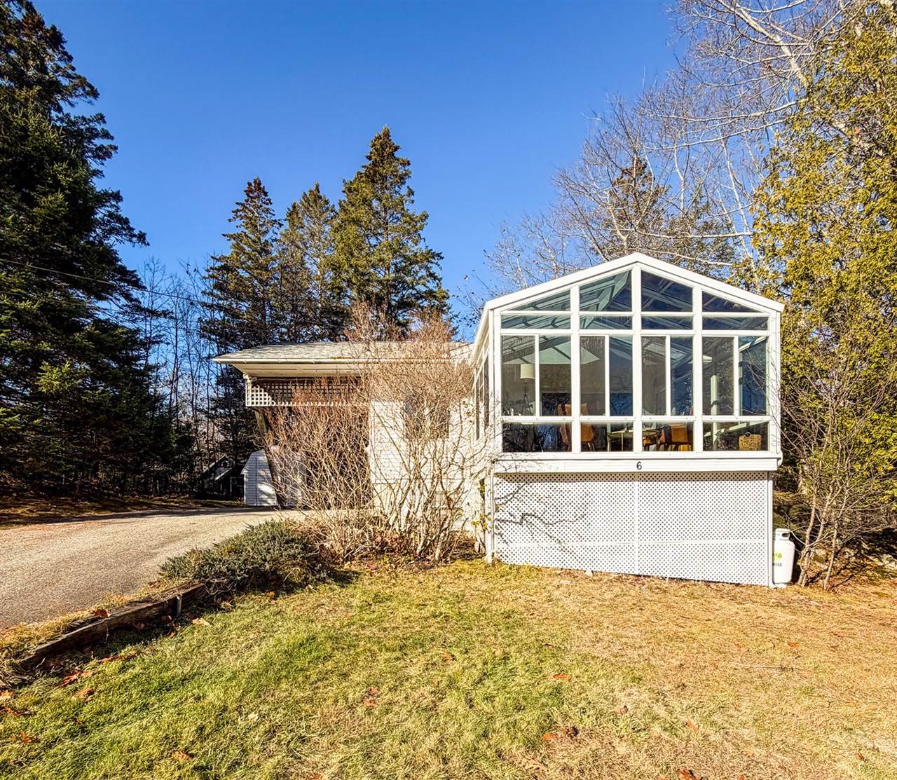 6 Nob Hill Road, Hancock, ME 04640