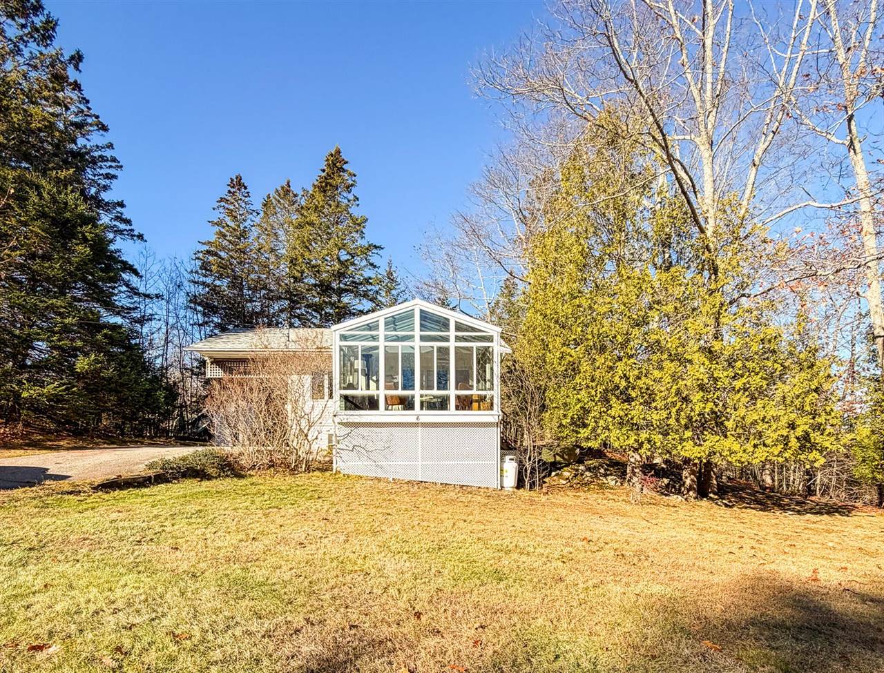 6 Nob Hill Road, Hancock, ME 04640