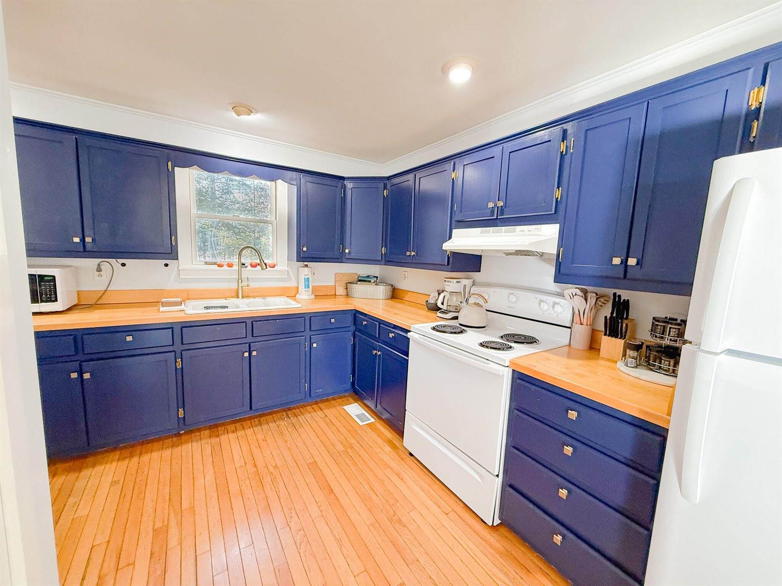 6 Nob Hill Road, Hancock, ME 04640