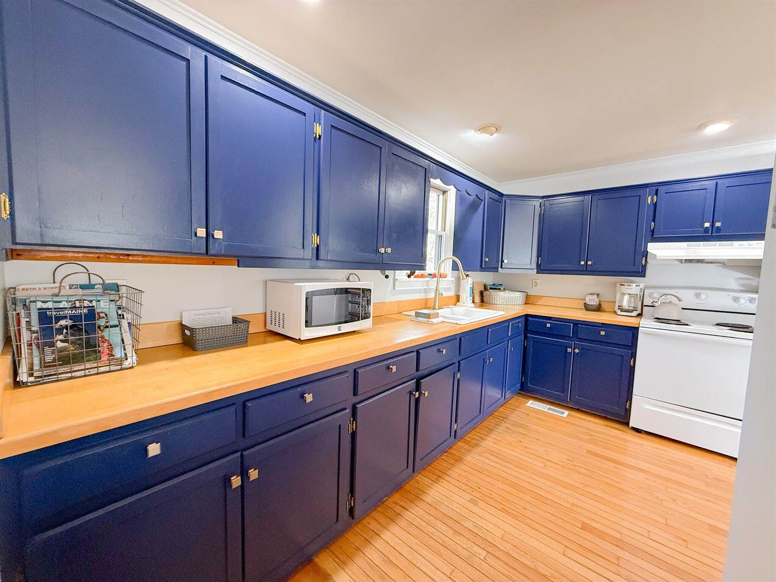 6 Nob Hill Road, Hancock, ME 04640