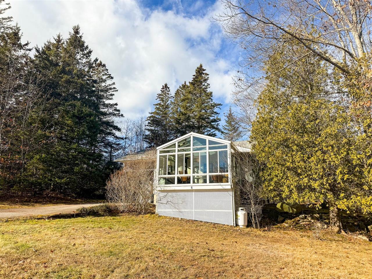 6 Nob Hill Road, Hancock, ME 04640