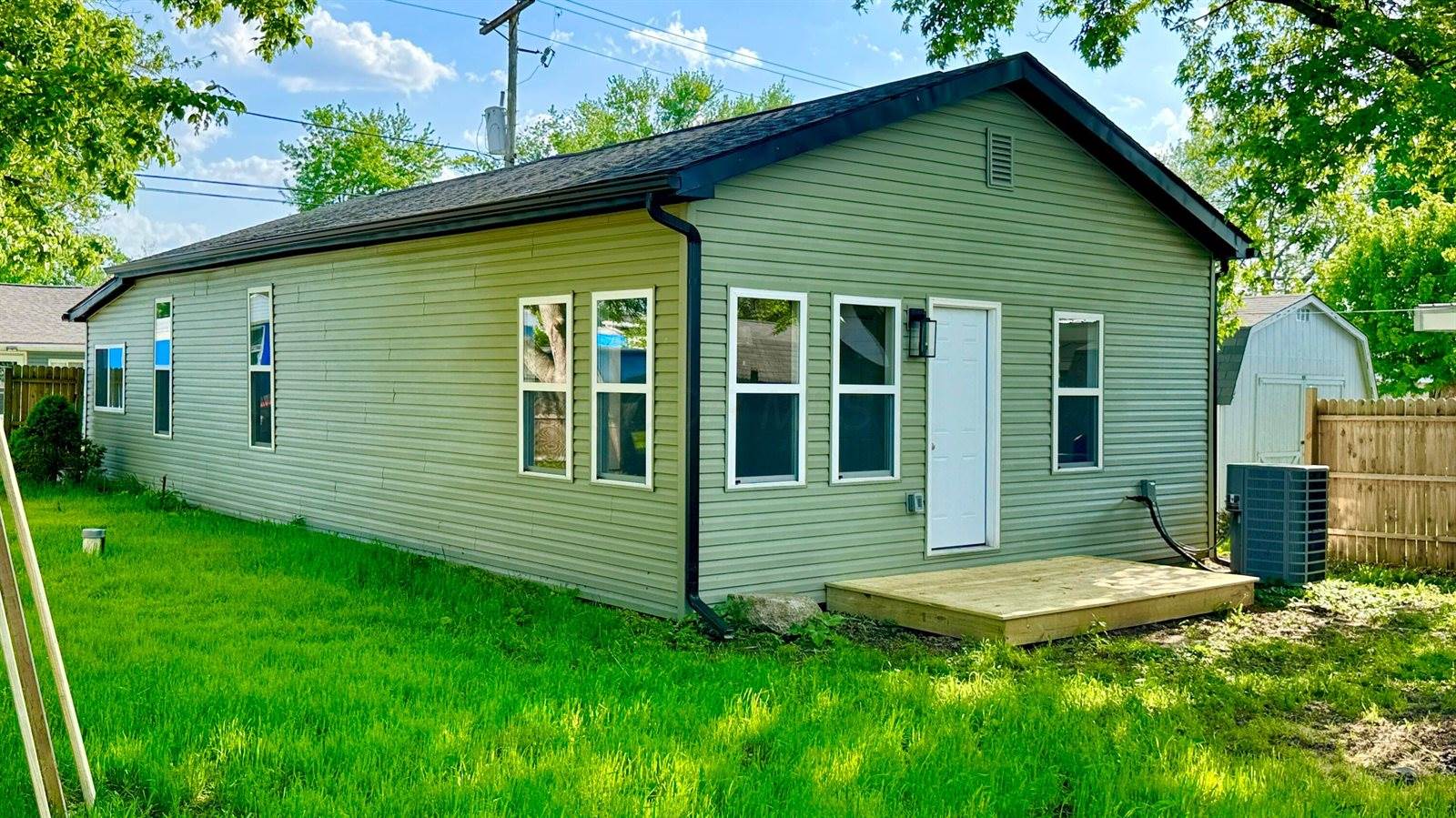 54 4th Street, Buckeye Lake, OH 43008