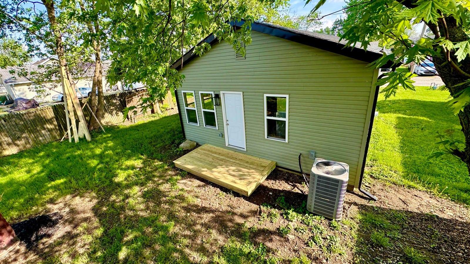 54 4th Street, Buckeye Lake, OH 43008