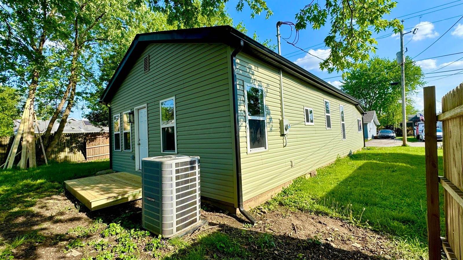 54 4th Street, Buckeye Lake, OH 43008
