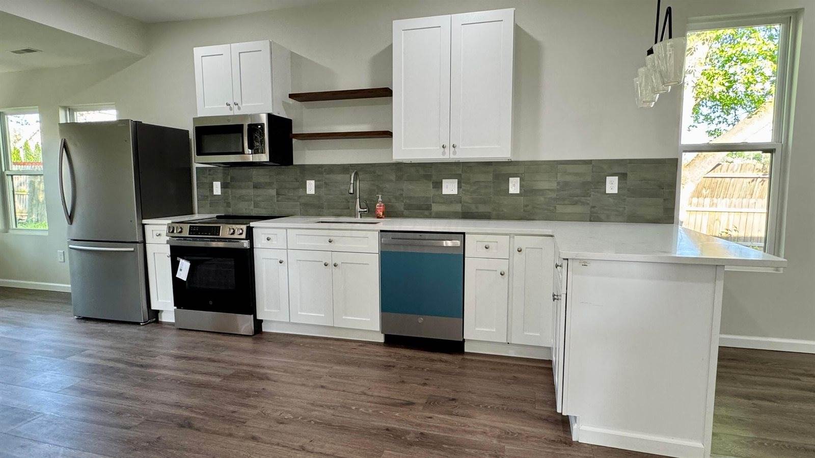54 4th Street, Buckeye Lake, OH 43008